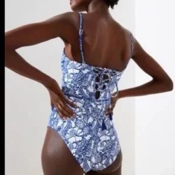 Loft Luau Floral swimsuit - Picture 3 of 7